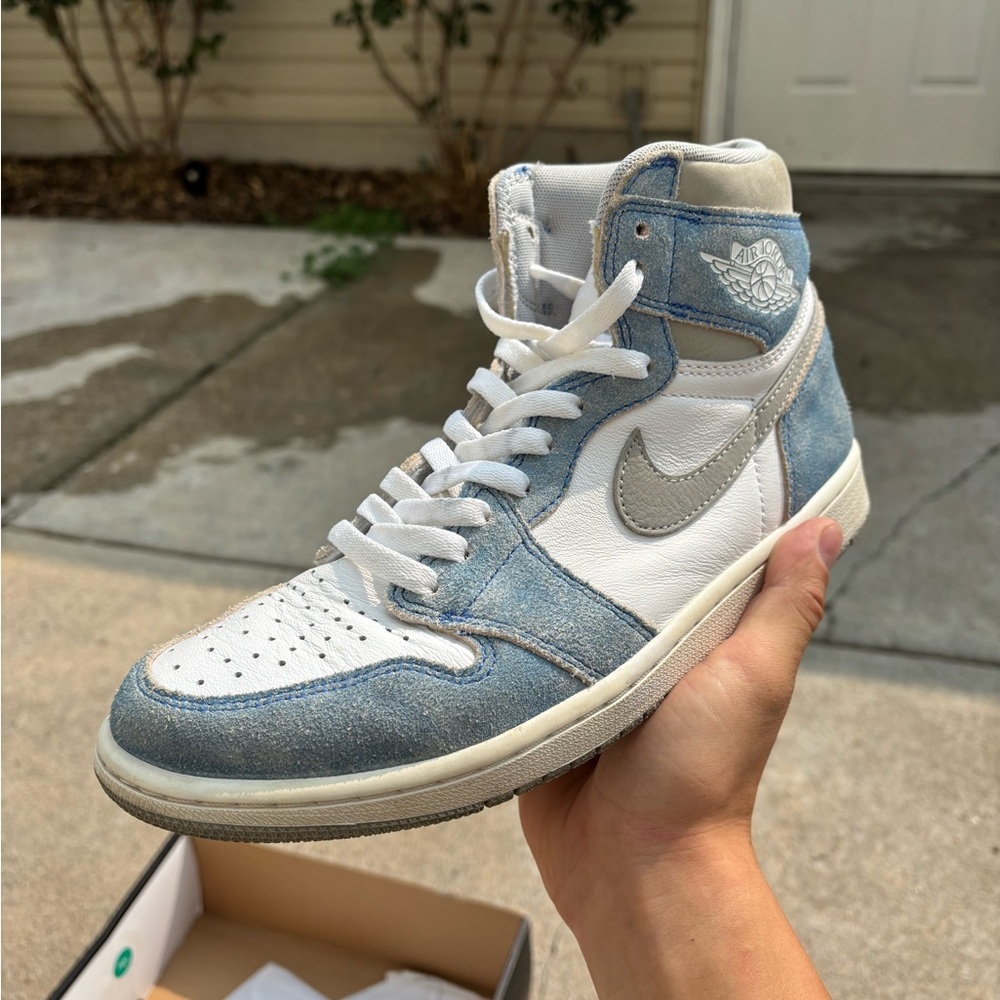 Jordan 1 High Retro Hyper Royal Size 9 Men’s WITH ORIGINAL RECEIPT AND OG BOX